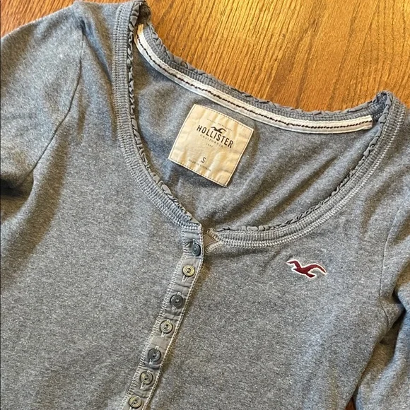Hollister Gray Henley Top with Logo - Picture 3 of 3